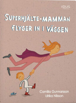 Superhjälte-mamman flyger in i väggen